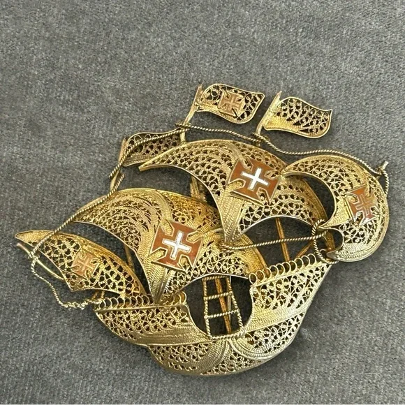 Vintage Gold Tone Metal Filigree & Enamel Portugal Sailing Ship pin brooch 1950
